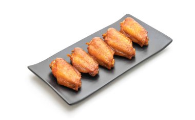 Beyaz arka plan üzerinde izole Barbekü tavuk kanadı