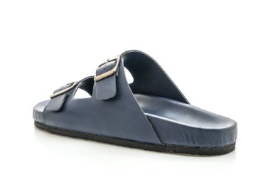 Erkekler beyaz arka plan üzerinde izole sandalet deri