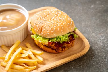 kızarmış tavuk burger - sağlıksız gıda tarzı