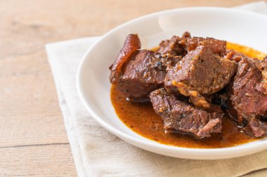 herb - Phuket Tayland geleneksel gıda tarzı ile domuz eti güveç