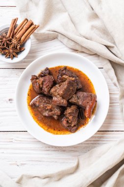 herb - Phuket Tayland geleneksel gıda tarzı ile domuz eti güveç