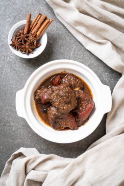 herb - Phuket Tayland geleneksel gıda tarzı ile domuz eti güveç