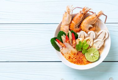 Baharatlı karides çorbası (Tom Yum Goong) - Tay geleneksel gıda