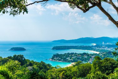 Tropikal plaj manzarası, Karon view Phuket, Tayland - tatil tatil kavramı üzerine gelin