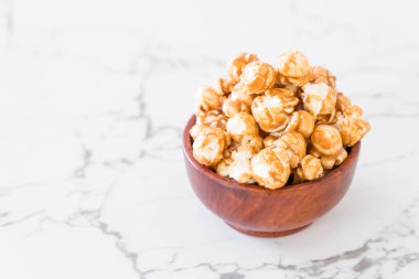 Patlamış Mısır ile karamel kase