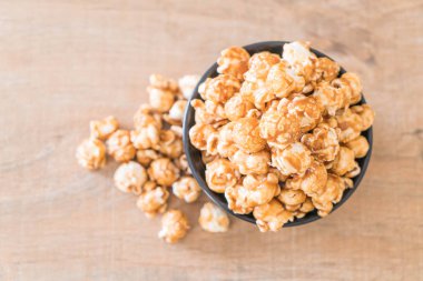 Patlamış Mısır ile karamel kase