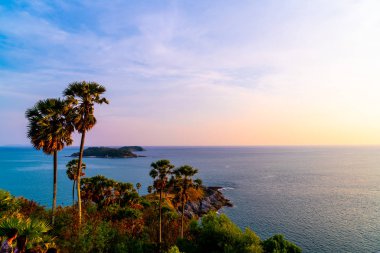 Phromthep Cape bakış açısıyla güzel günbatımı alacakaranlık gökyüzü Phuket, Tayland - işleme tarzı filtre efekti