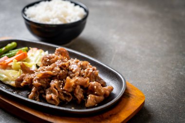 sıcak plaka - Asya tarzı domuz biftek dilimlenmiş