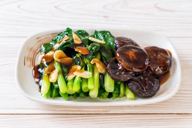 Sarımsaklı istiridye soslu kızarmış Hong Kong Kale heyecan