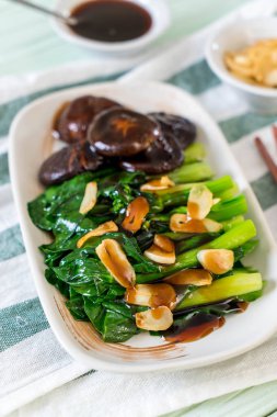 Sarımsaklı istiridye soslu kızarmış Hong Kong Kale heyecan