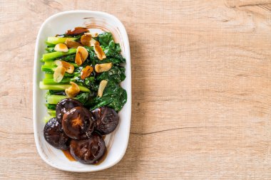 Sarımsaklı istiridye soslu kızarmış Hong Kong Kale heyecan