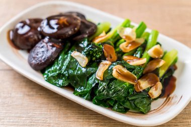 Sarımsaklı istiridye soslu kızarmış Hong Kong Kale heyecan