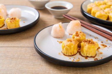 Çin karides pişmiş hamur tatlısı - Asya gıda tarzı