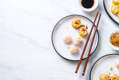 Çin karides pişmiş hamur tatlısı - Asya gıda tarzı