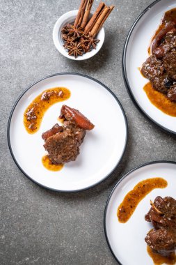 herb - Phuket Tayland geleneksel gıda tarzı ile domuz eti güveç