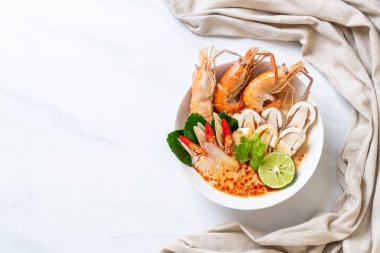 Baharatlı karides çorbası (Tom Yum Goong) - Tay geleneksel gıda