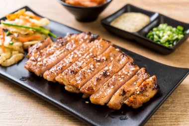 sebze - Asya tarzı ile dilimlenmiş domuz biftek ızgara