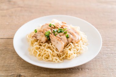 Kızarmış tavuklu şehriye - Asya usulü