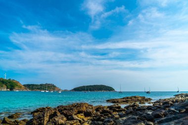 Güzel tropikal plaj ve deniz - tatil tatil kavramı