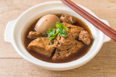 tatlı sos haşlanmış yumurta ile tofu kase