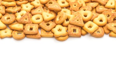 Beyaz arka plan üzerinde izole bisküvi kraker