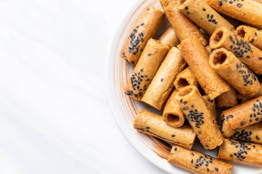 Taylandlı çıtır Hindistan cevizi roll - Tay tatlı snack