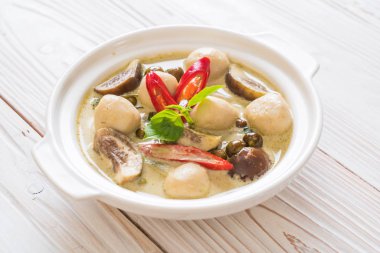 Balık top - Tay gıda ile yeşil köri