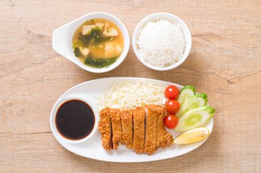 Japon kızartılmış domuz pirzolası (tonkatsu seti) - Japon yemek tarzı