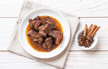 herb - Phuket Tayland geleneksel gıda tarzı ile domuz eti güveç