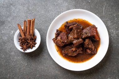 herb - Phuket Tayland geleneksel gıda tarzı ile domuz eti güveç