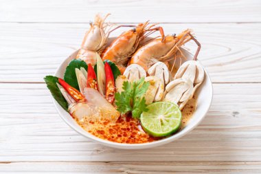 Baharatlı karides çorbası (Tom Yum Goong) - Tay geleneksel gıda
