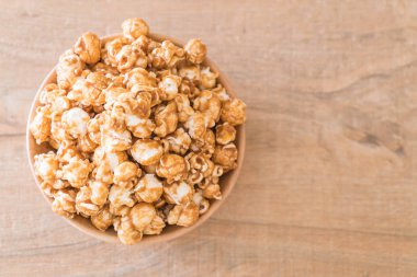 Patlamış Mısır ile karamel kase