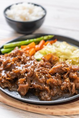 sıcak plaka - Asya tarzı domuz biftek dilimlenmiş