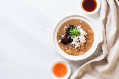 Yengeç kase kırmızı et suyu çorbası kızarmış balık Maw