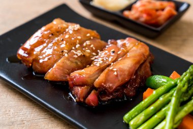 Teriyaki chiciken biftek - Asya gıda tarzı