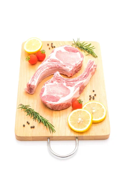 Braciola Maiale Cruda Isolata Fondo Bianco — Foto Stock