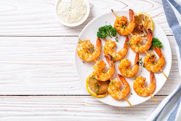 Grilled Tiger Shrimps Skewers Lemon Seafood Style — Stock Photo, Image