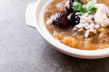 Yengeç kase kırmızı et suyu çorbası kızarmış balık Maw