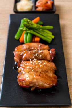 Teriyaki chiciken biftek - Asya gıda tarzı