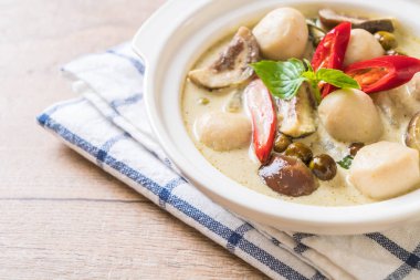 Balık top - Tay gıda ile yeşil köri