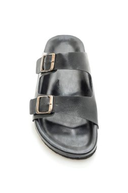 Erkekler beyaz arka plan üzerinde izole sandalet deri