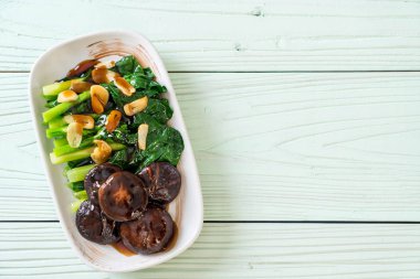 Sarımsaklı istiridye soslu kızarmış Hong Kong Kale heyecan