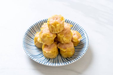 Çin karides pişmiş hamur tatlısı - Asya gıda tarzı