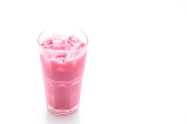 pembe çilek milkshake beyaz arka plan üzerinde izole