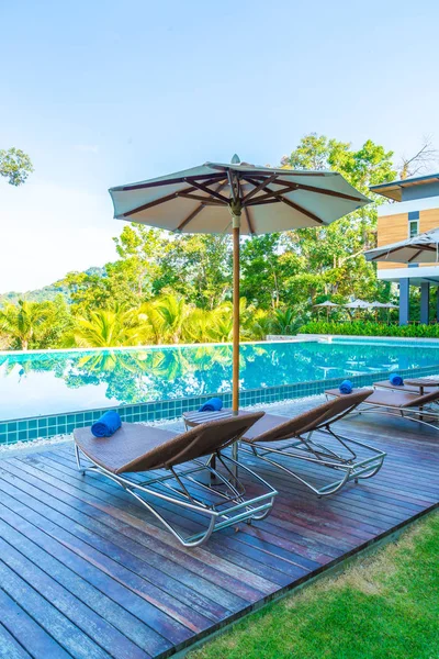 Beautiful Umbrella Chair Swimming Pool Hotel Resort Vacation Concept — Stock Photo, Image