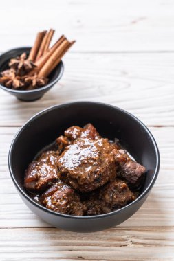 herb - Phuket Tayland geleneksel gıda tarzı ile domuz eti güveç