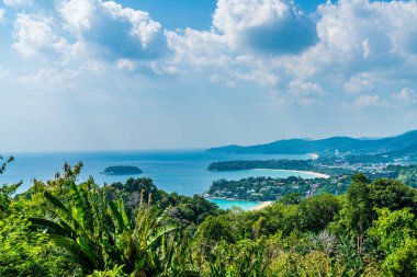 Tropikal plaj manzarası, Karon view Phuket, Tayland - tatil tatil kavramı üzerine gelin