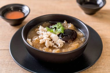 Yengeç kase kırmızı et suyu çorbası kızarmış balık Maw