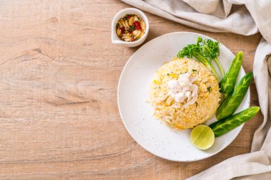 Sebzeli kızarmış pirinç.