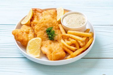 Balık ve patates kızartması. Sağlıksız yiyecekler.